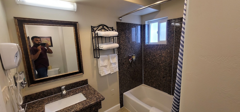 Pismo Beachwalker Inn & Suites - photo 45