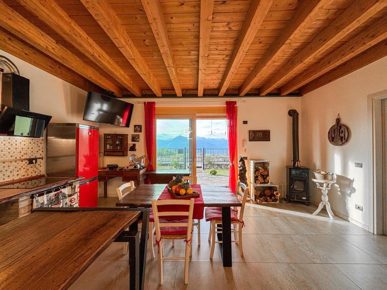 Villetta a Schiera Con Vista Lago in San Zeno Di Montagna, Italy