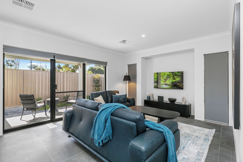 Bloom Brick A Sepal Stay — Perth