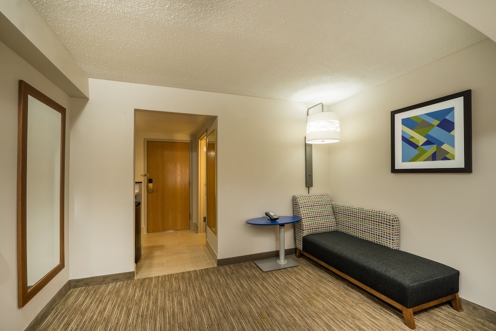 Holiday Inn Express Hotel & Suites Louisville East by IHG - photo 11
