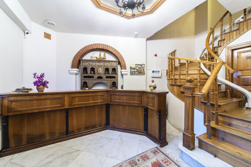 Mom Hotel — Adalar — photo 4