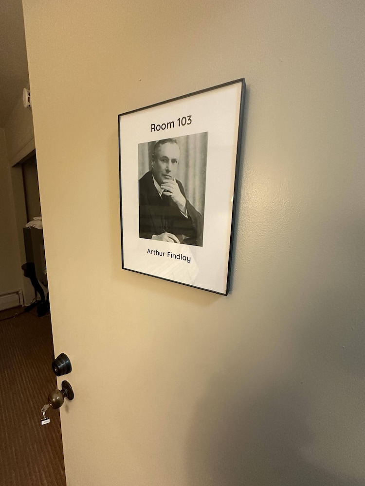 The Oaks B&B Hotel and Spiritual Center - photo 10