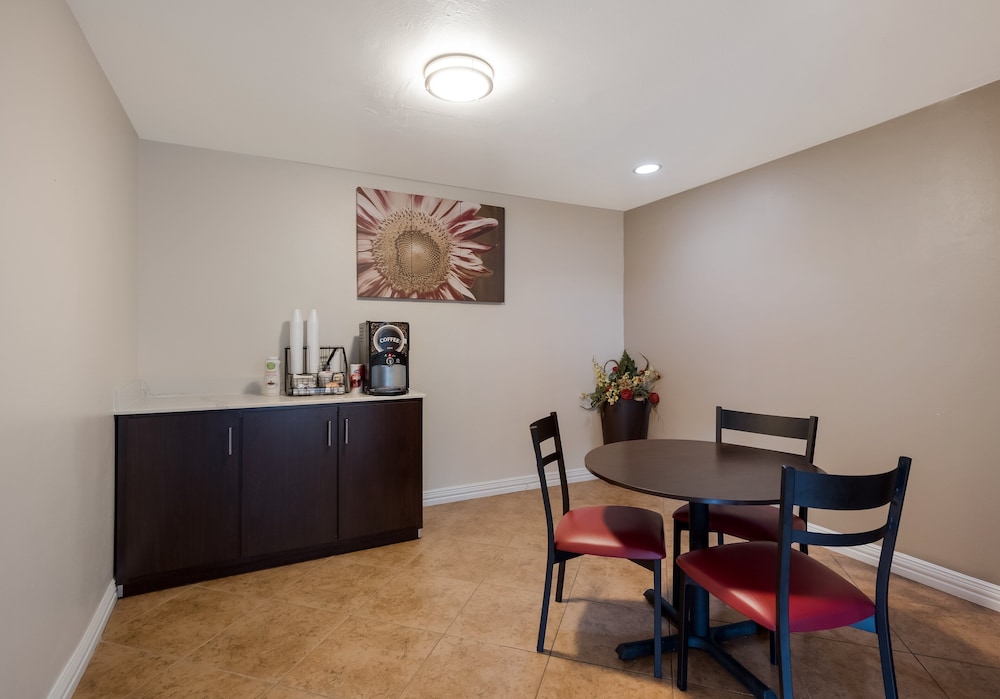 Red Roof Inn Madisonville - photo 21