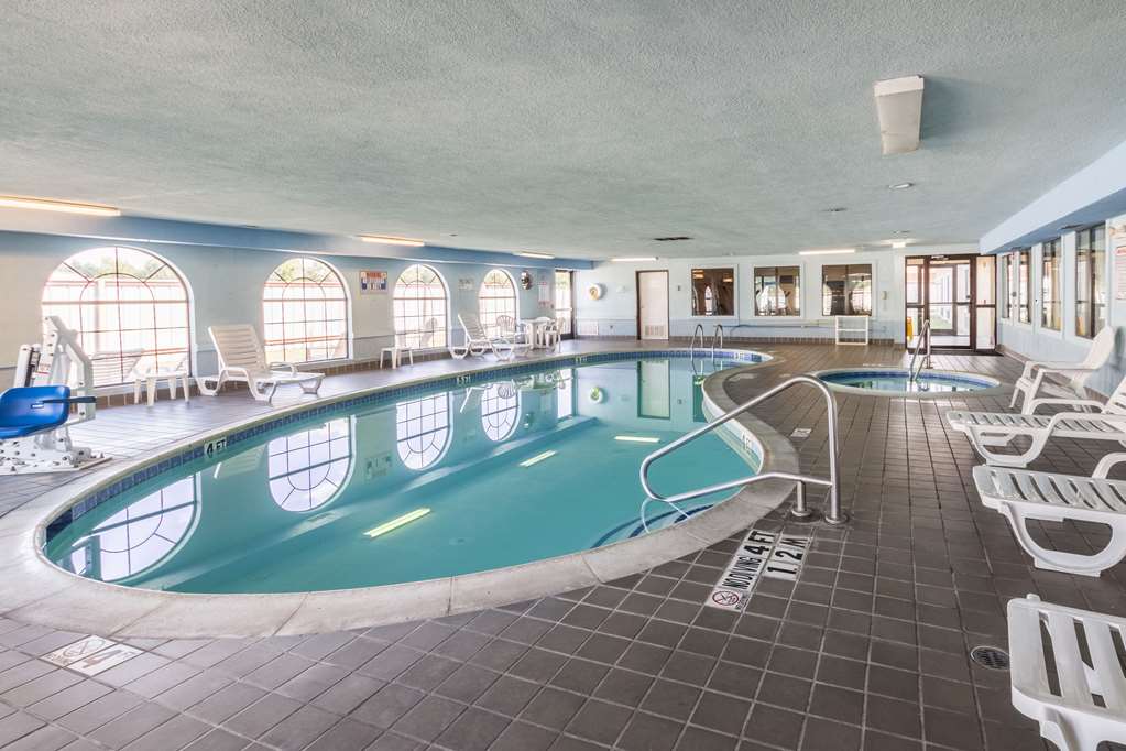 Quality Suites Burleson Ft. Worth - photo 23