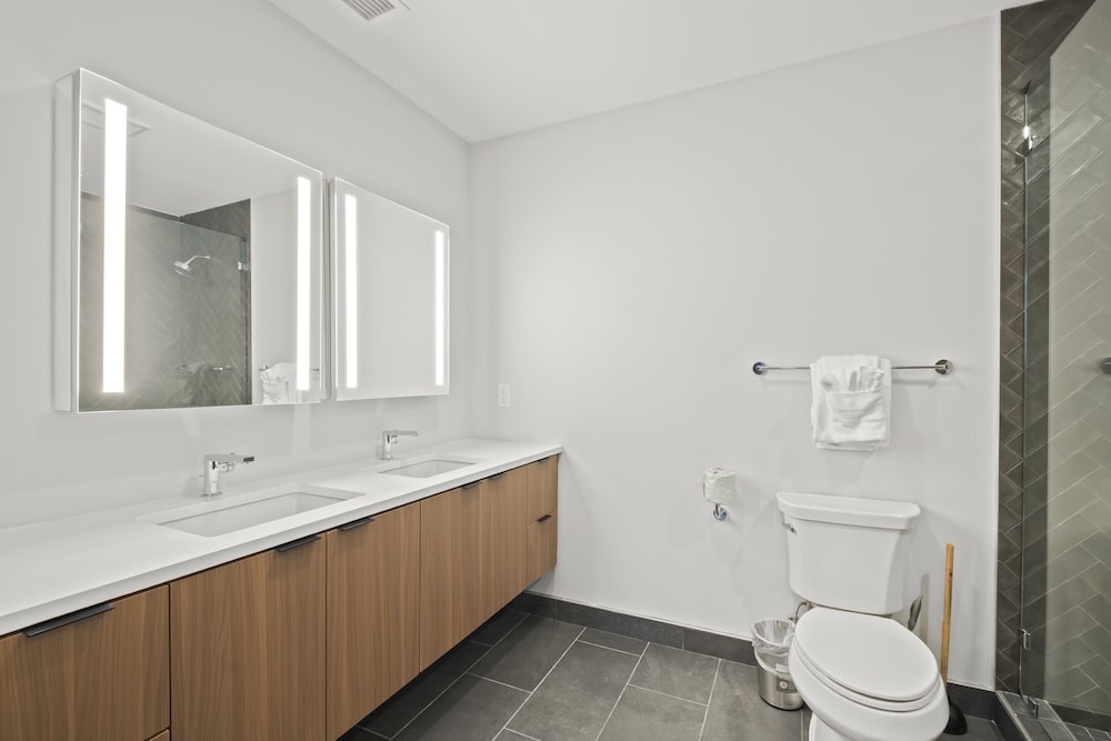 Global Luxury Suites at Tribeca - photo 38