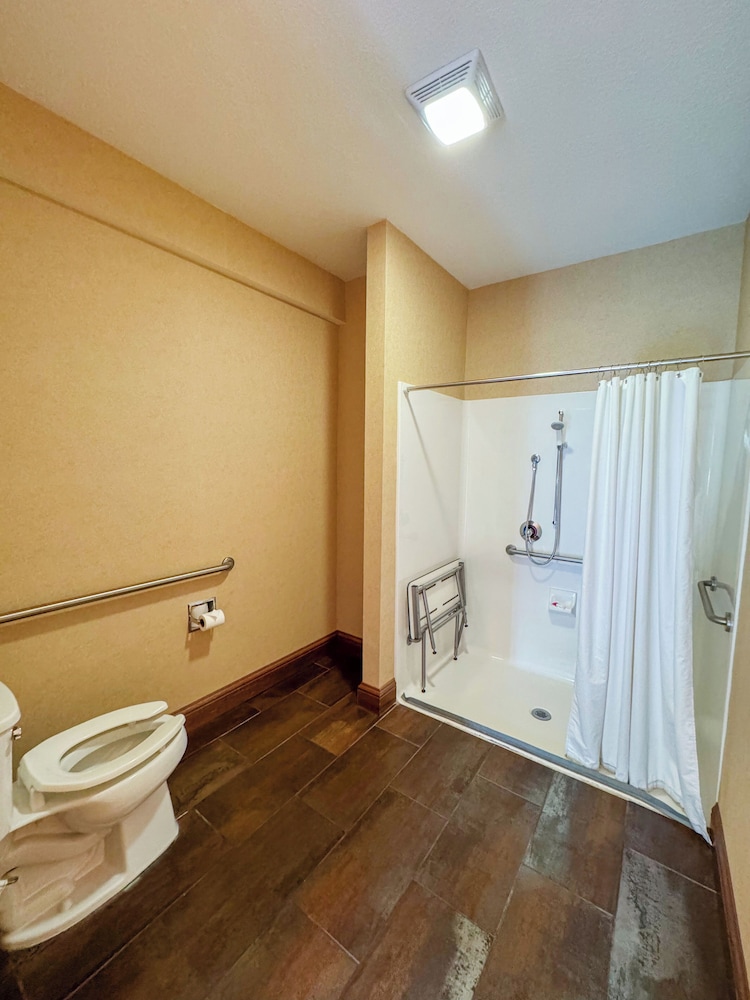 Days Inn by Wyndham Mackinaw City Lakeview - photo 32