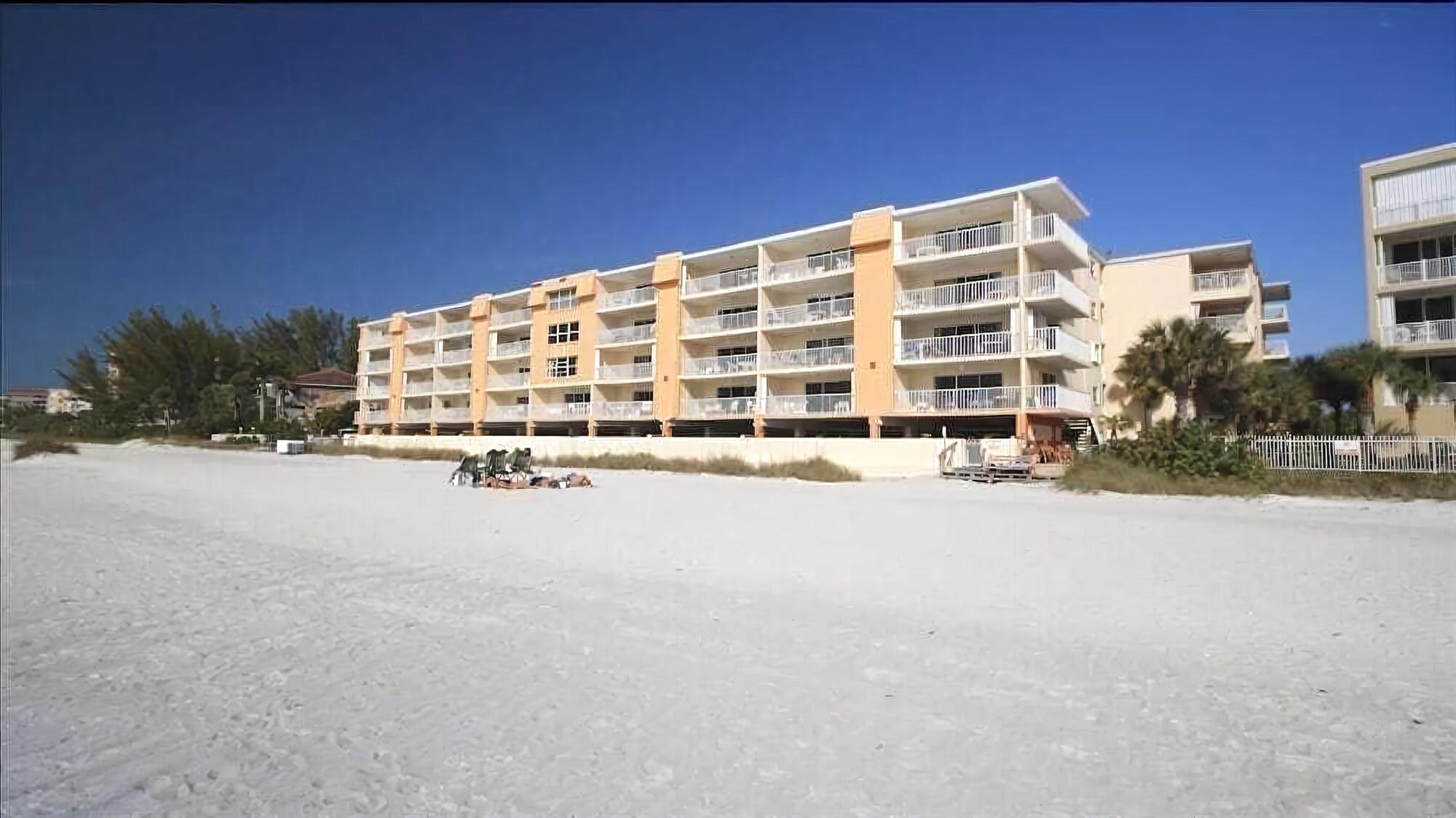 Holidays II 413 2 Br Condo — 4-Star Luxury Hotel in Indian Shores, United States