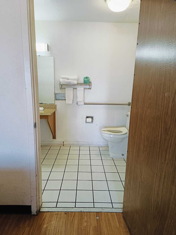 Travelers inn by OYO Wichita Falls - photo 19