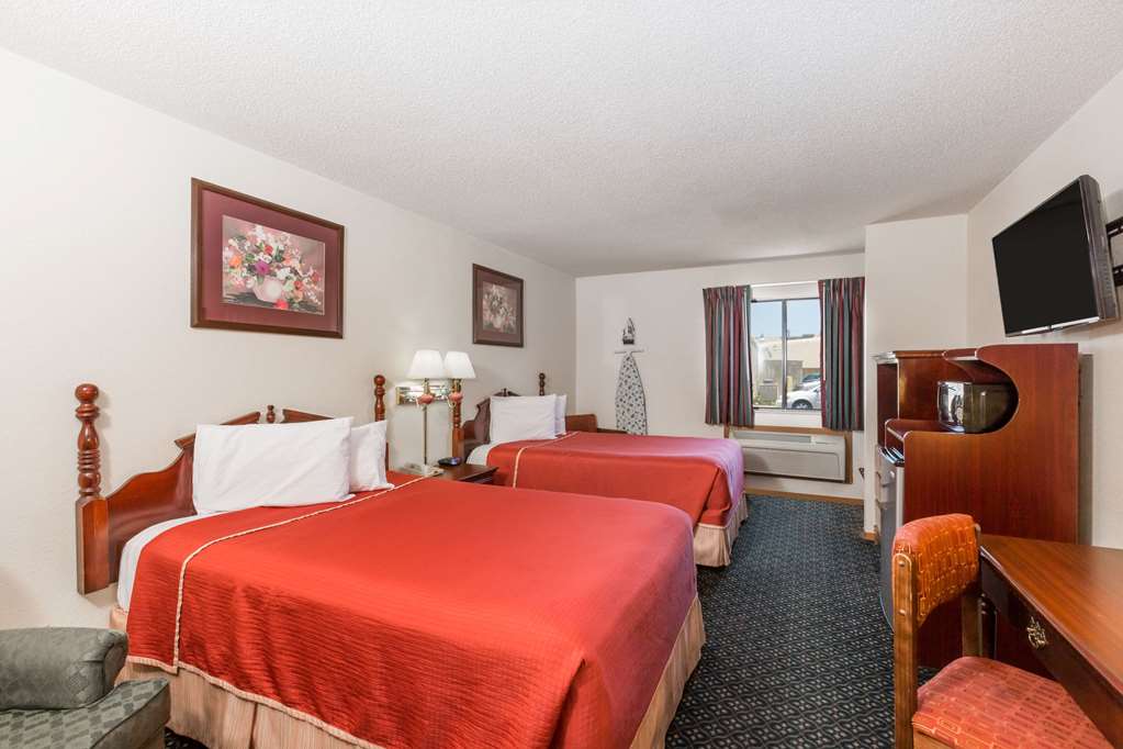 Howard Johnson by Wyndham Wichita Airport - photo 10