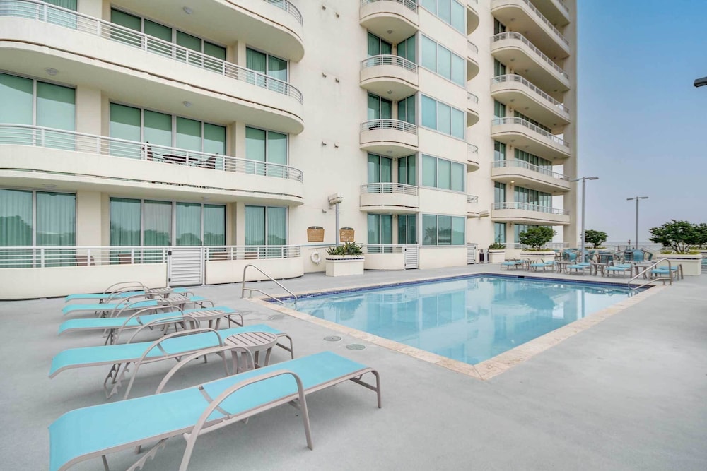 Resort Style Biloxi Condo Walk to the Beach - photo 15