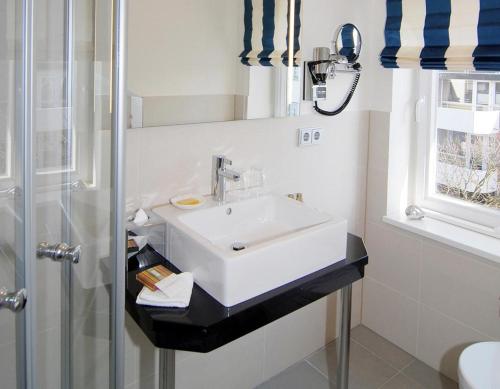 Sylthotel Raffelh schen Garni - carbon neutral hotel in Westerland
