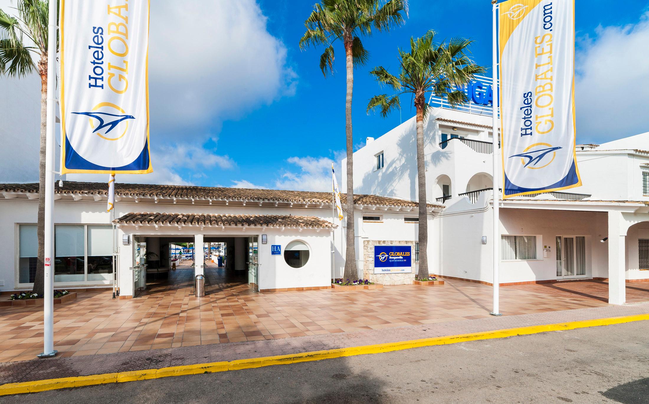 Globales Bouganvilla in Sant Llorenc Des Cardassar, Spain