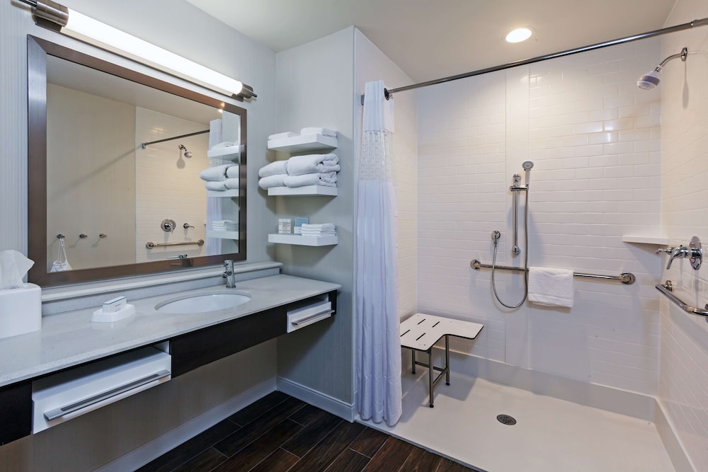 Hampton Inn & Suites Claremore - photo 33