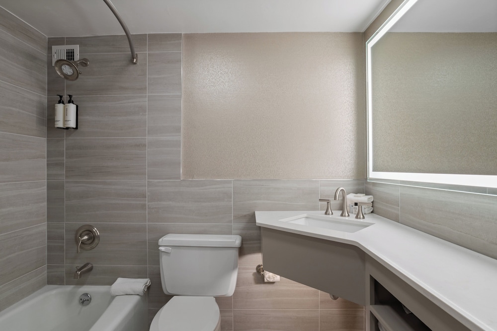 Crowne Plaza Executive Center Baton Rouge by IHG - photo 64