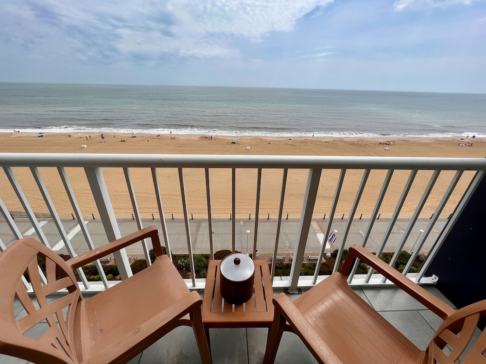 Hampton Inn Virginia Beach Oceanfront North - photo 24