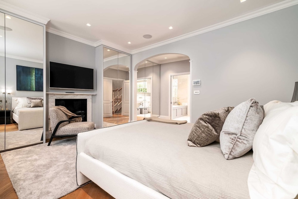 Lavish and Luxurious Chelsea Home — 4-Star Luxury Hotel in London, United Kingdom