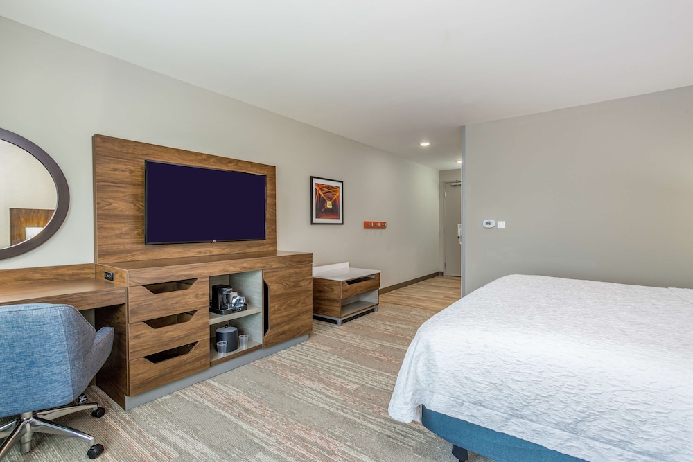 Hampton Inn by Hilton Bedford - photo 8