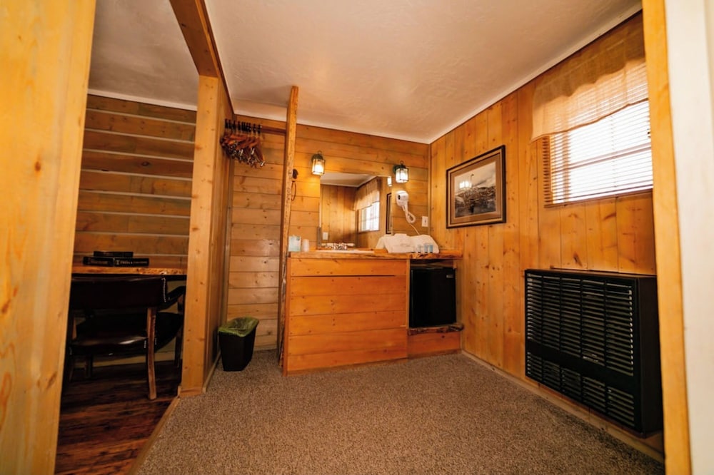 Chinook Winds Motel - photo 33
