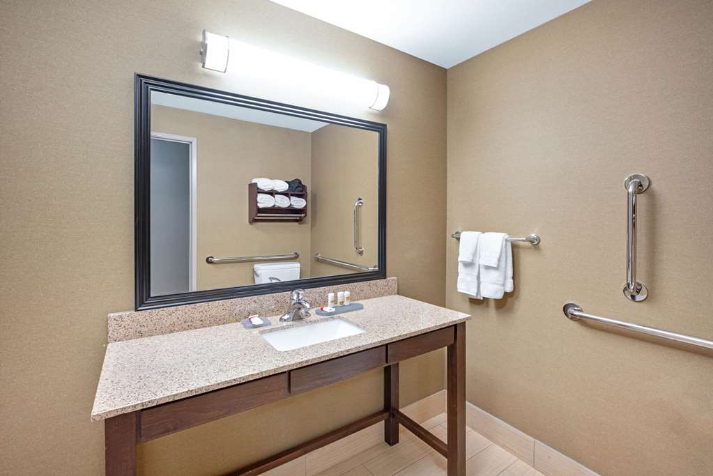 La Quinta Inn & Suites by Wyndham Bellingham - photo 36