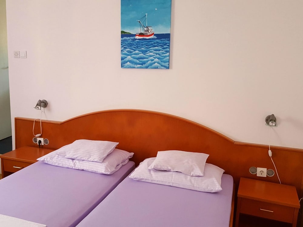 Rooms Milena Double or Twin Room With Private Bathroom