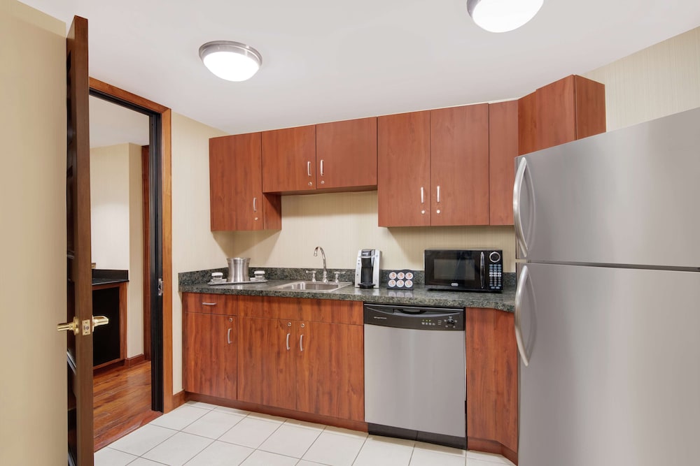 DoubleTree by Hilton Stamford - photo 20