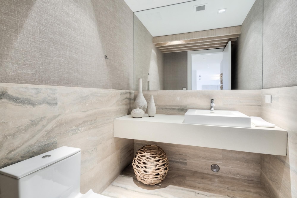 Ultra Luxe Direct Ocean Penthouse at 1 Hotel - photo 8
