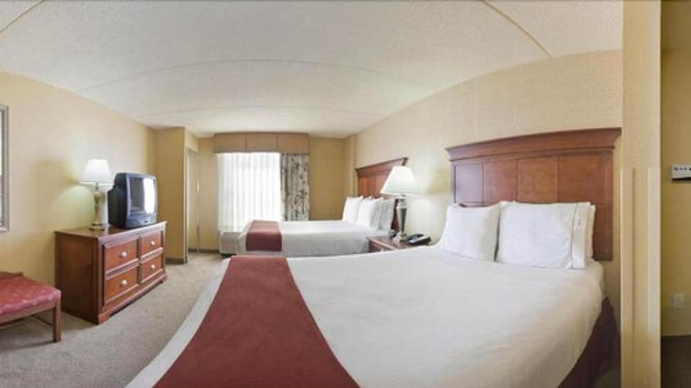 Holiday Inn Express & Suites Bloomington by IHG - photo 12