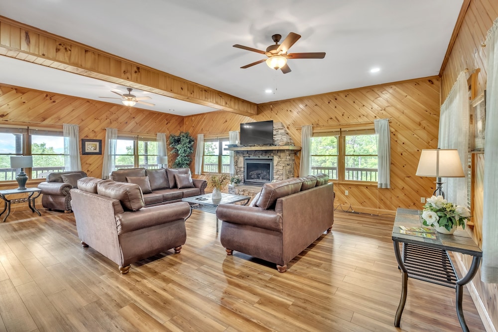 Heavenly Views Amazing Mountain Views 8 Bedroom Cabin by Heavenly Views Resort - photo 14