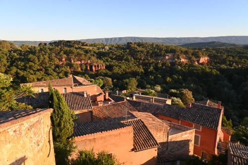 Maison Porte Heureuse — 4-Star Luxury Hotel in Roussillon, France