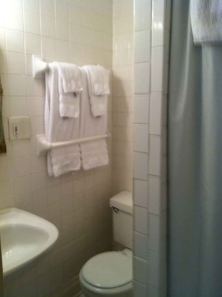 Nine O Five Royal Hotel - photo 10