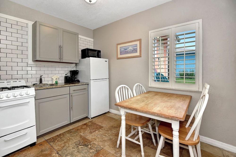 Shoreline Suites & Cabana Cottages - photo 61