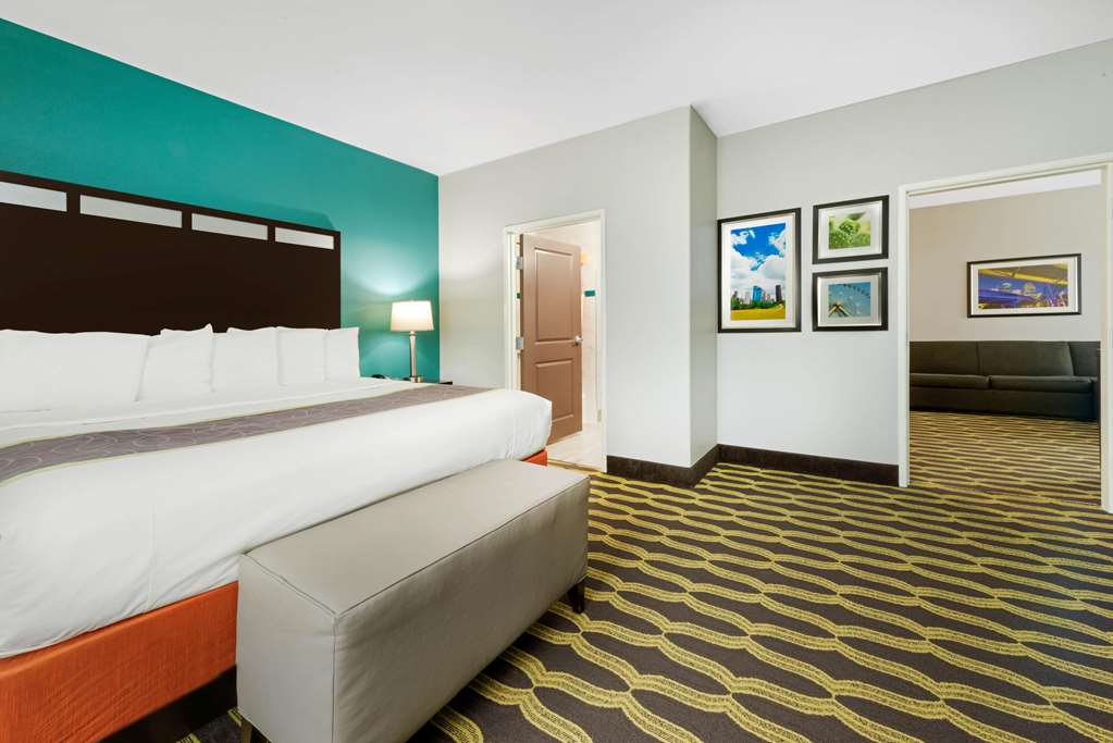 La Quinta Inn & Suites by Wyndham Houston Humble Atascocita - photo 23