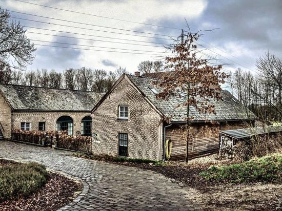 B&B de Keyartmolen — 4-Star Luxury Hotel in Bree, Belgium