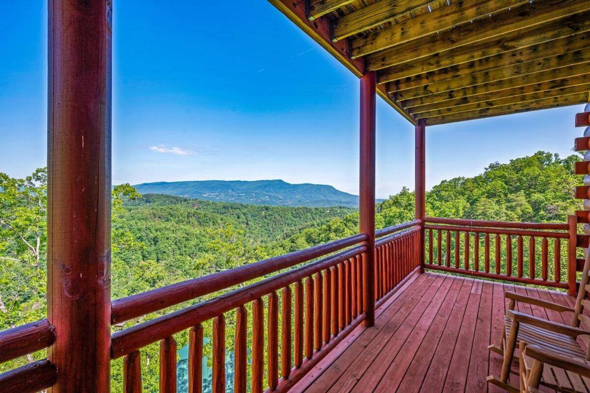 Cliffhanger - carbon neutral hotel in Sevierville