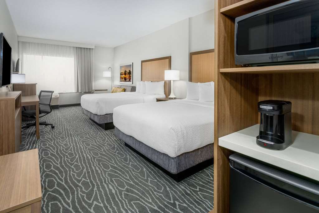 La Quinta Inn & Suites by Wyndham Valdosta - photo 48