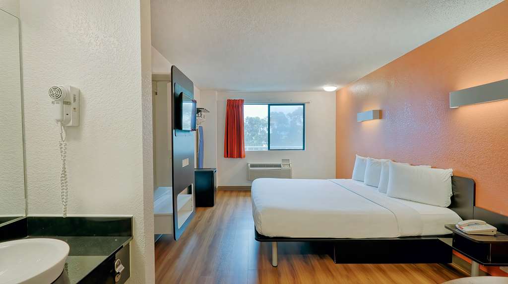 Motel 6 Los Angeles CA Los Angeles LAX - photo 7