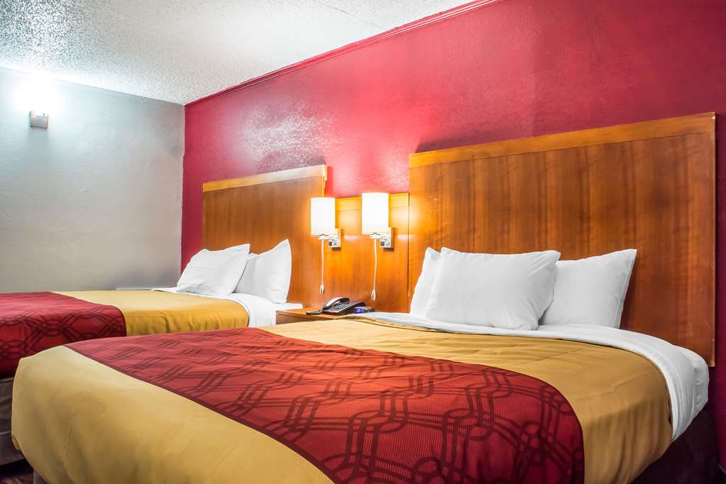 Econo Lodge Brockport - photo 18