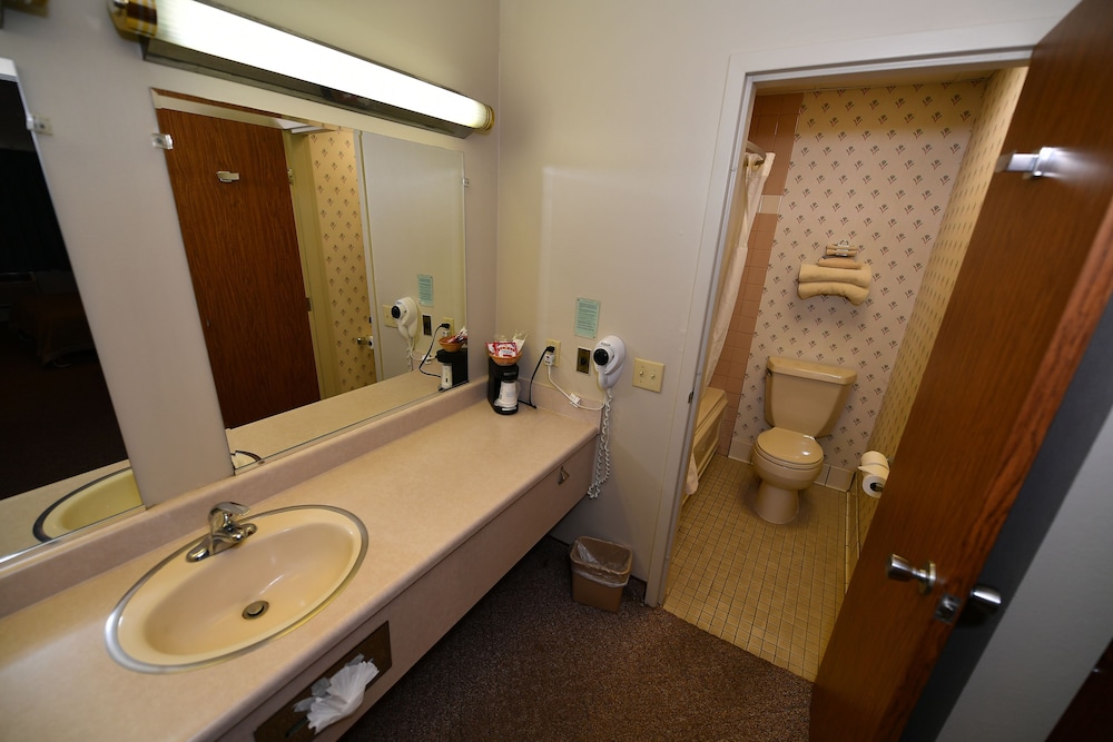 Costa Mesa Inn - photo 31