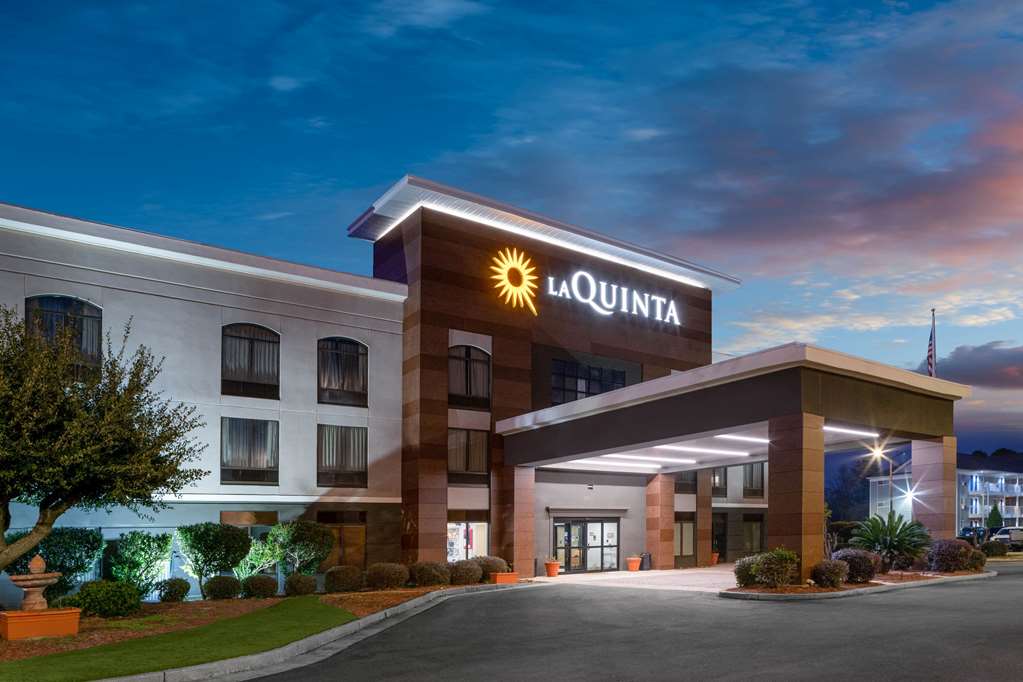 La Quinta Inn & Suites by Wyndham Albany GA - photo 4