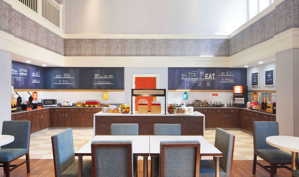 Hampton Inn & Suites Atlanta Airport North I 85 - photo 25