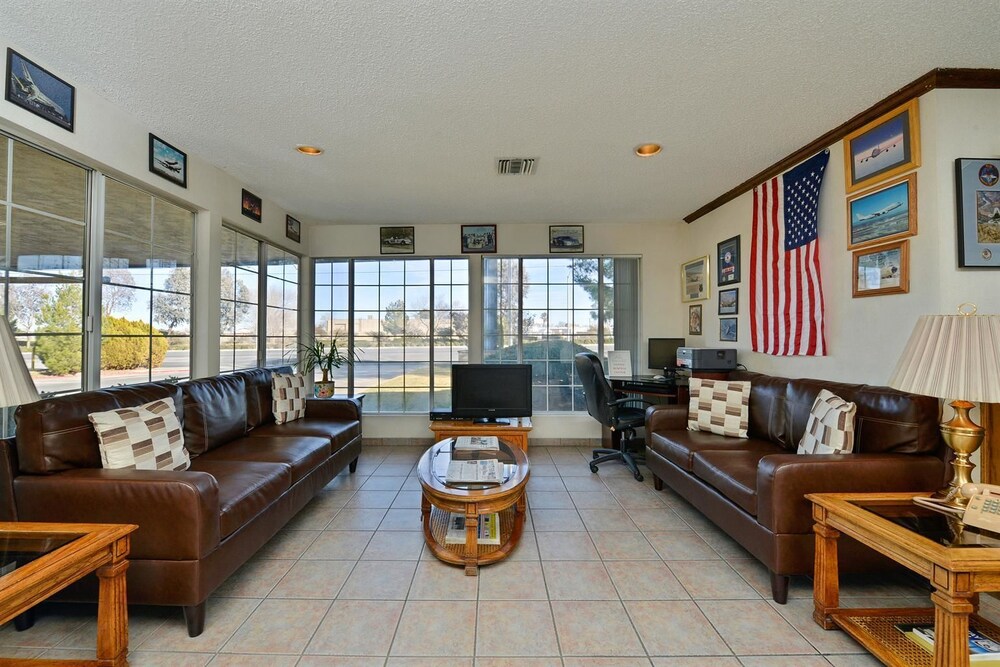 Americas Best Value Inn and Suites Lancaster - photo 3