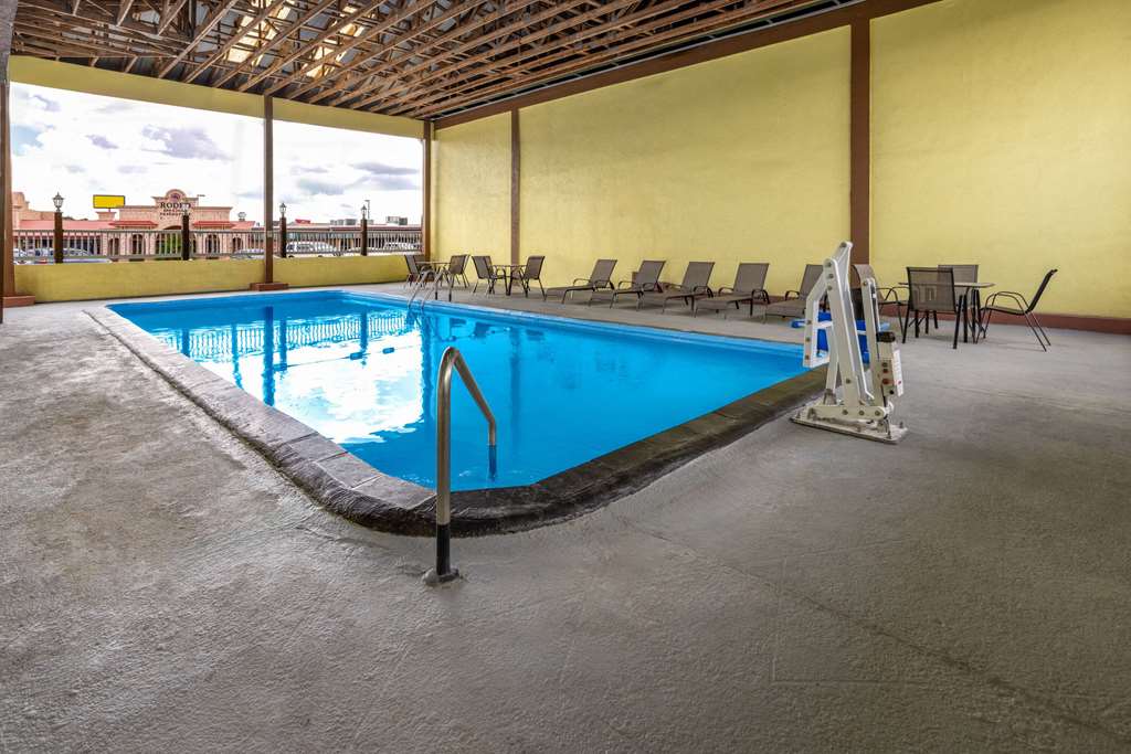 Days Inn by Wyndham Waycross - photo 8