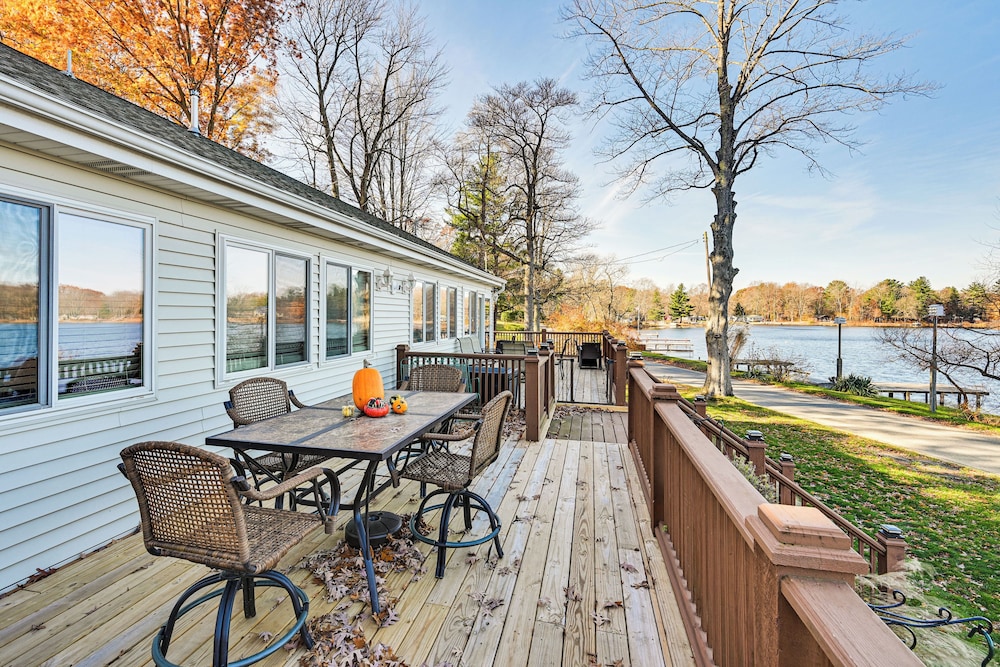 Dock Gazebo Lakefront Duplex Near South Haven — Grand Junction