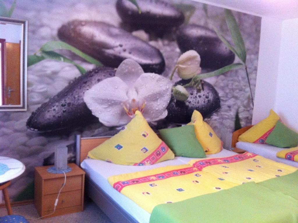 Zur Burg Eltz in Muenstermaifeld, Germany