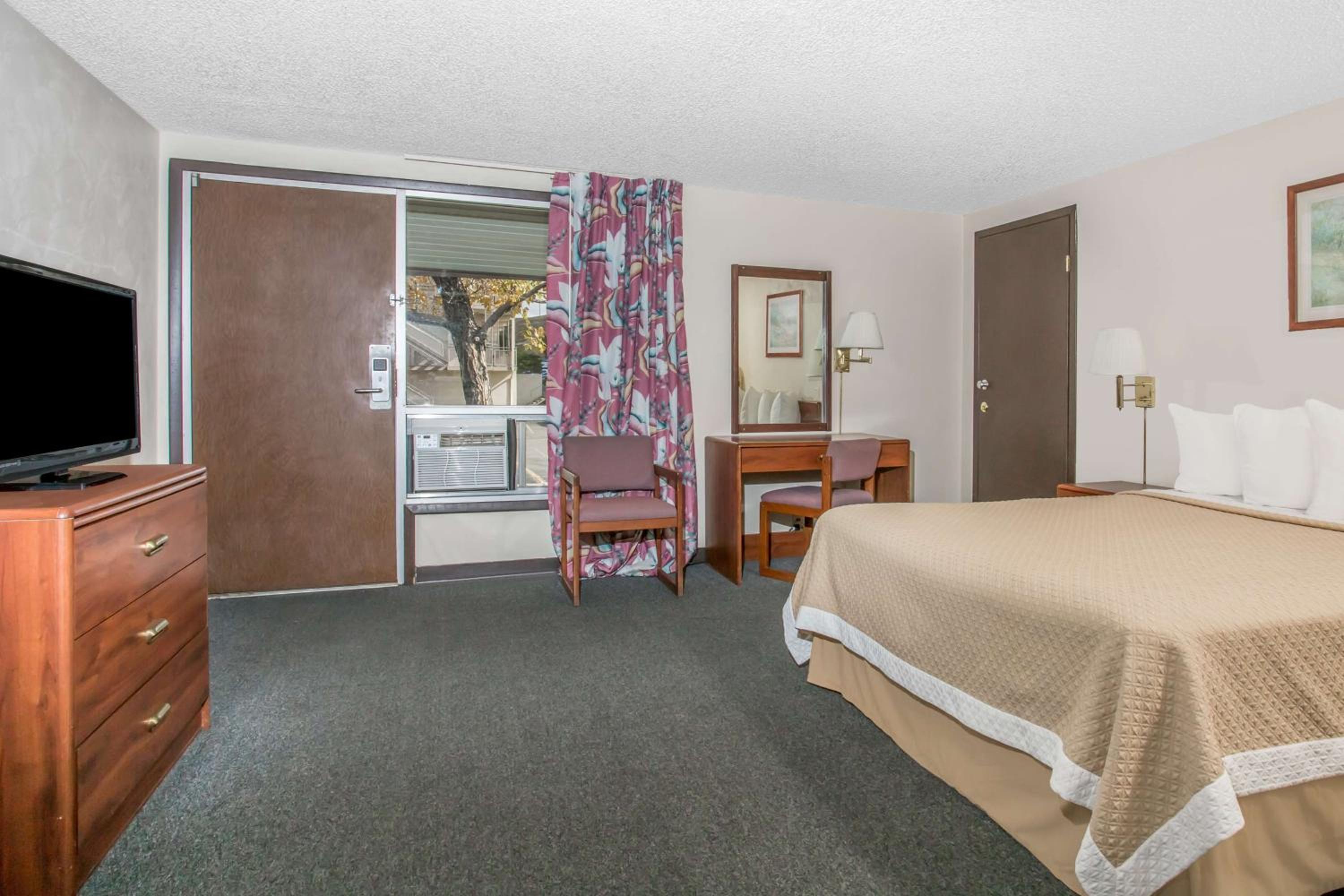 Baymont by Wyndham Rock Springs - photo 18