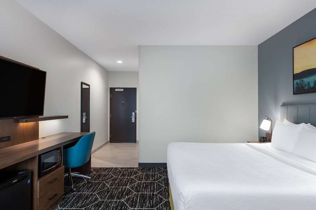 La Quinta Inn & Suites by Wyndham Centralia - photo 40