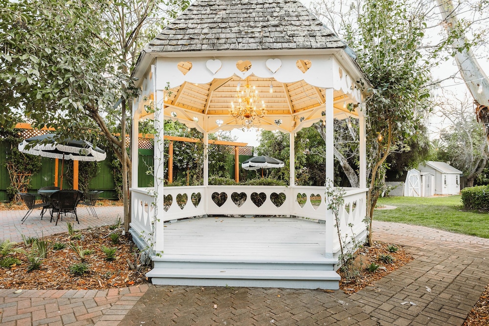 Kaleidoscope Inn & Gardens - photo 33
