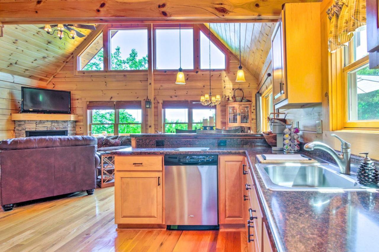 Tranquil Deck Blue Ridge Mountain Retreat in Marion, United States