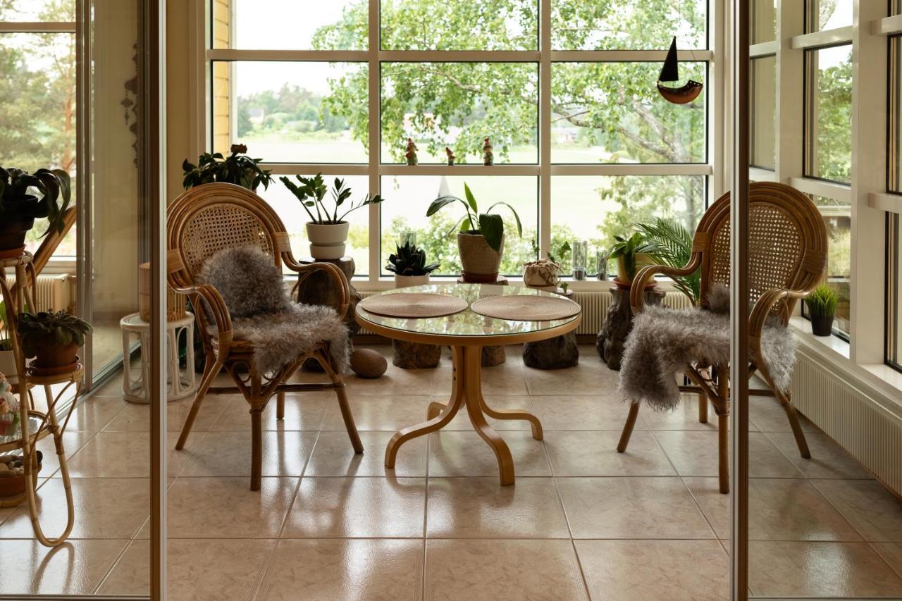 Keltainen Talo Tilava Huvila Lahella Saloa in Salo, Finland