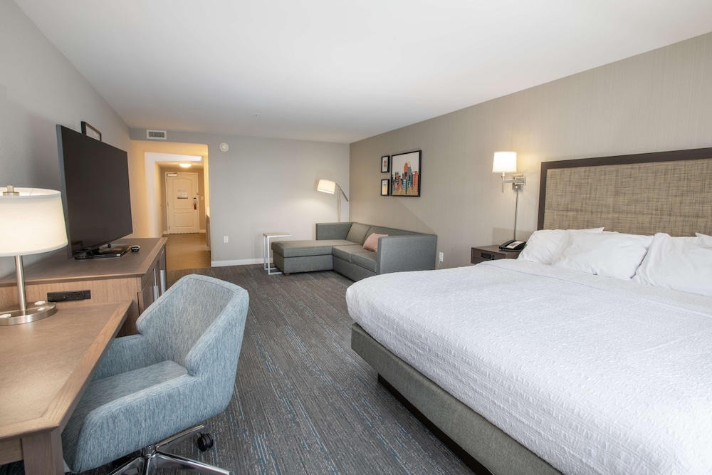 Hampton Inn & Suites Cincinnati Kenwood - photo 16